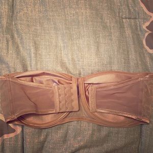 Strapless bra, nude.